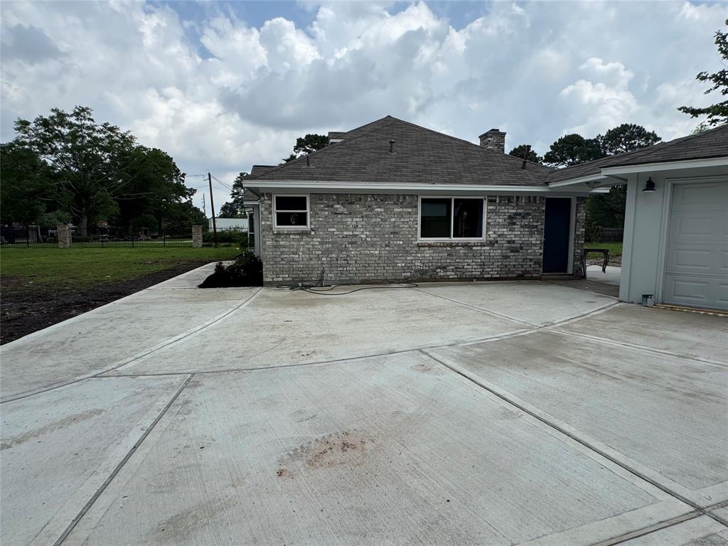 26010 Le Berge Drive, Tomball, Texas image 4