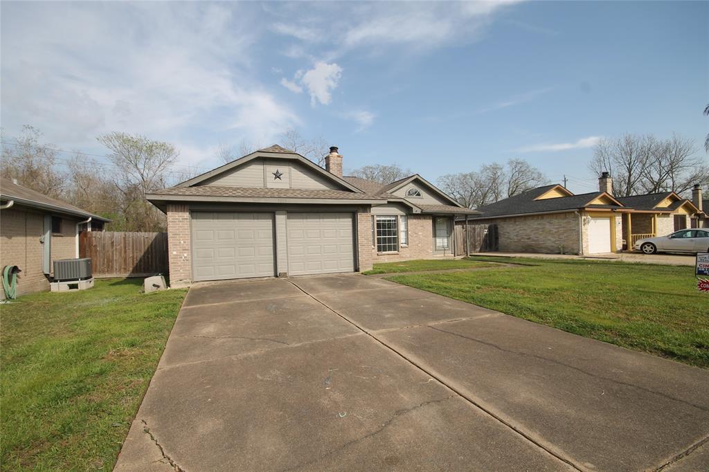 3819 Brookwind Drive, La Porte, Texas image 1