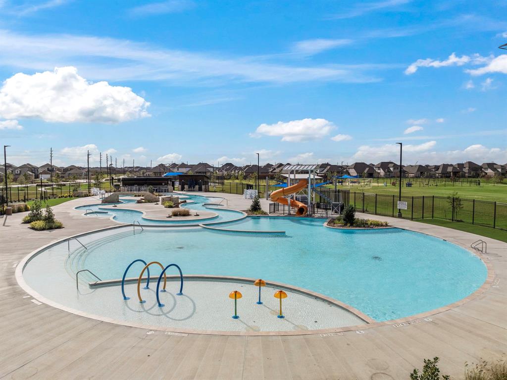 27307 Blue Pool Drive, Katy, Texas image 7