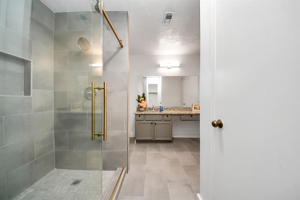 9223 Eaglewood Glen Trail, Houston, Texas image 30