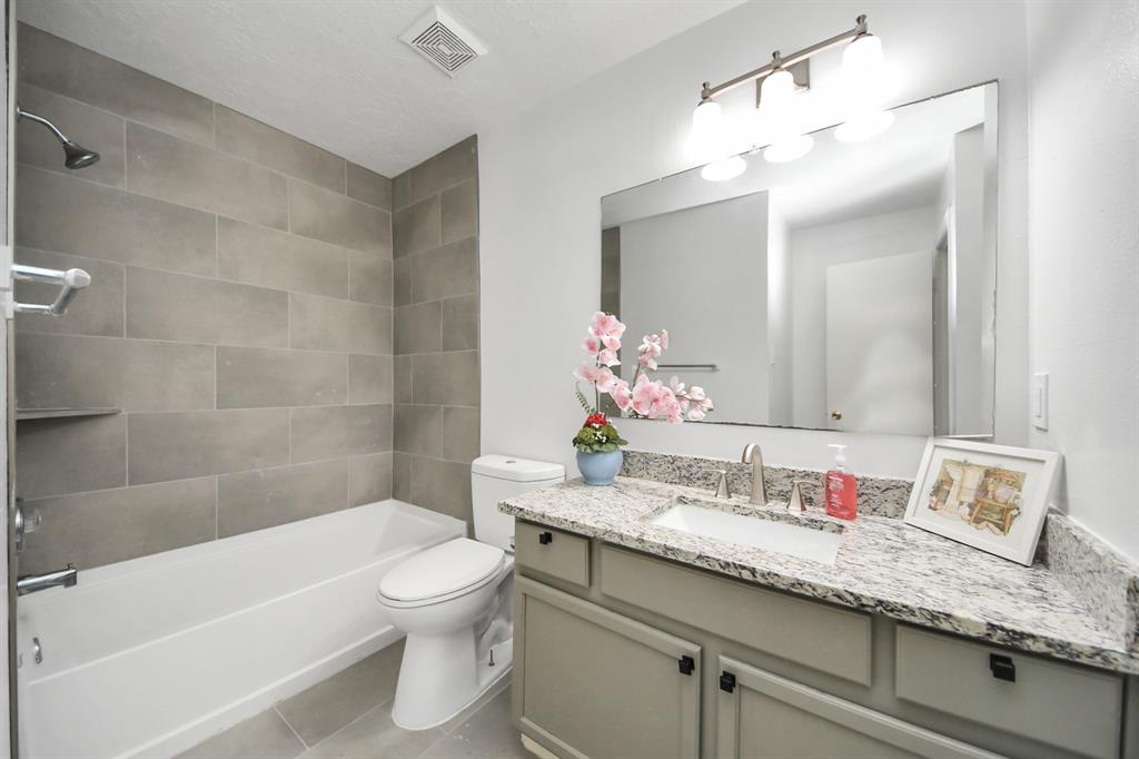9223 Eaglewood Glen Trail, Houston, Texas image 20