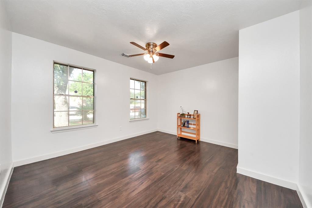 9223 Eaglewood Glen Trail, Houston, Texas image 3