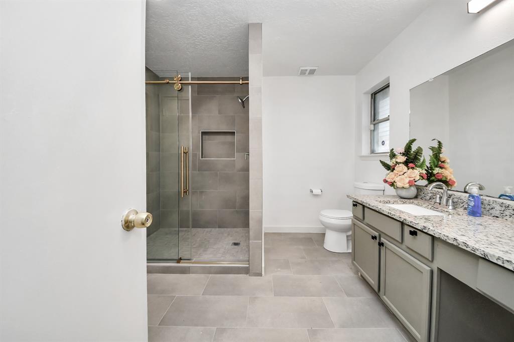 9223 Eaglewood Glen Trail, Houston, Texas image 25
