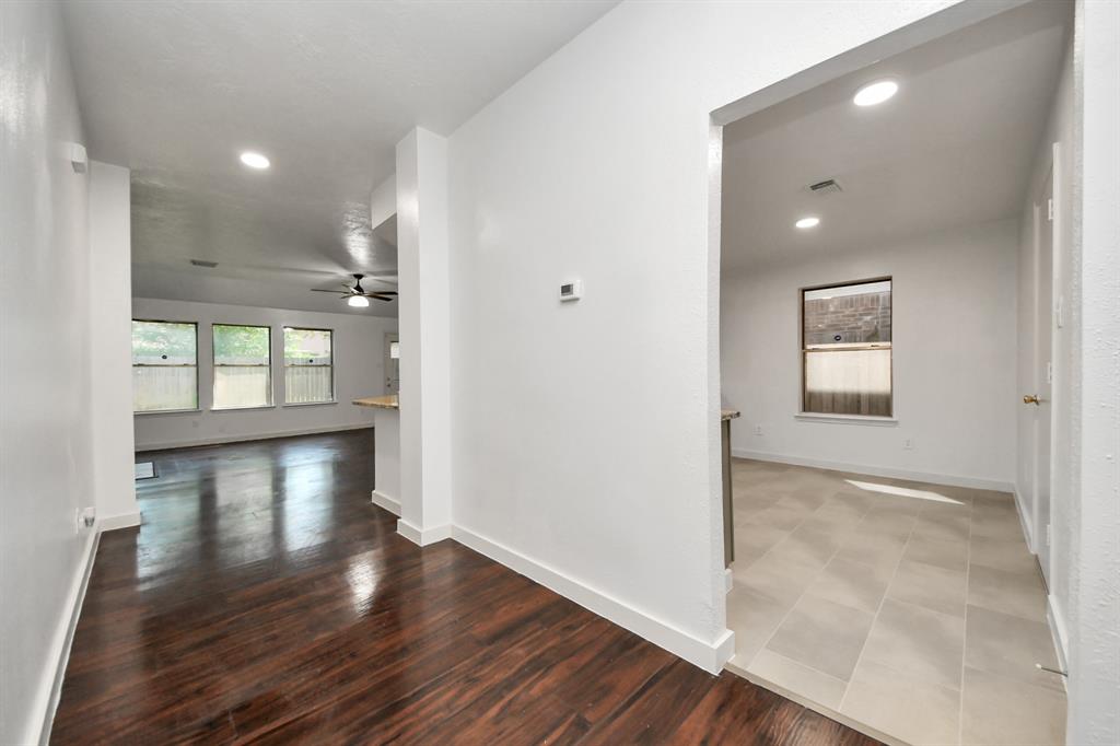 9223 Eaglewood Glen Trail, Houston, Texas image 5