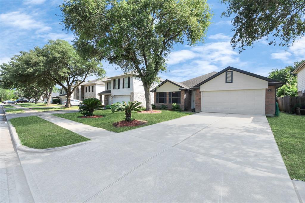 9223 Eaglewood Glen Trail, Houston, Texas image 34