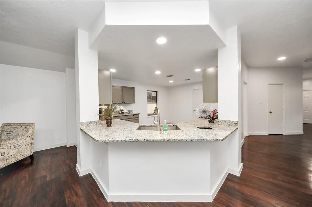 9223 Eaglewood Glen Trail, Houston, Texas image 12