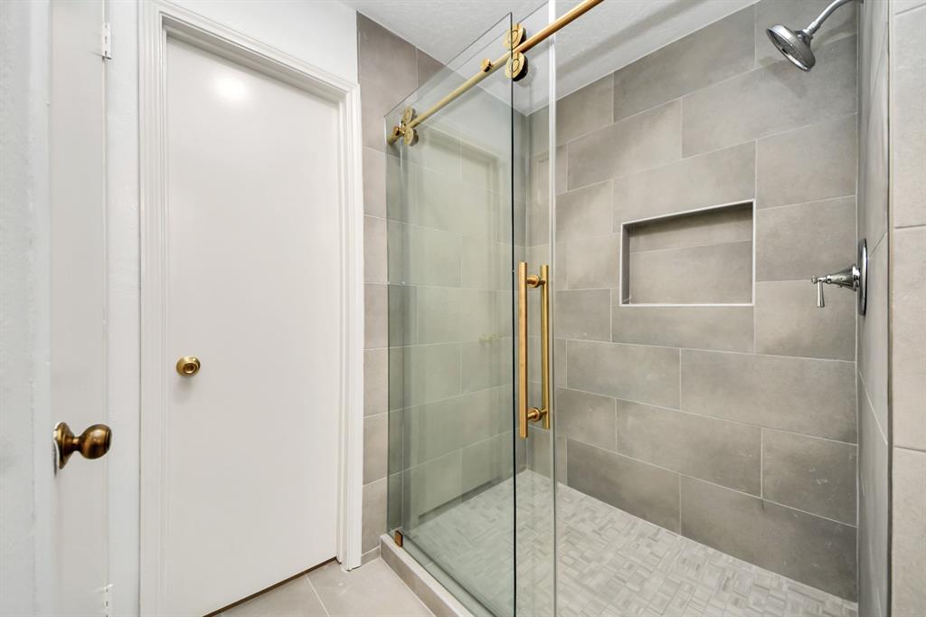 9223 Eaglewood Glen Trail, Houston, Texas image 29