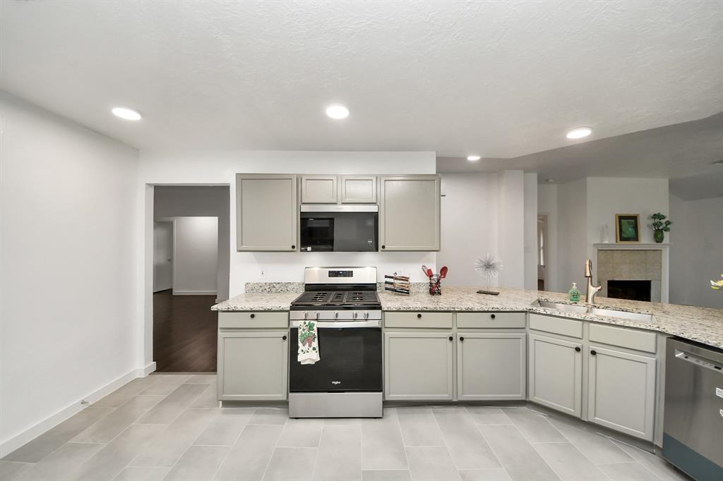 9223 Eaglewood Glen Trail, Houston, Texas image 7