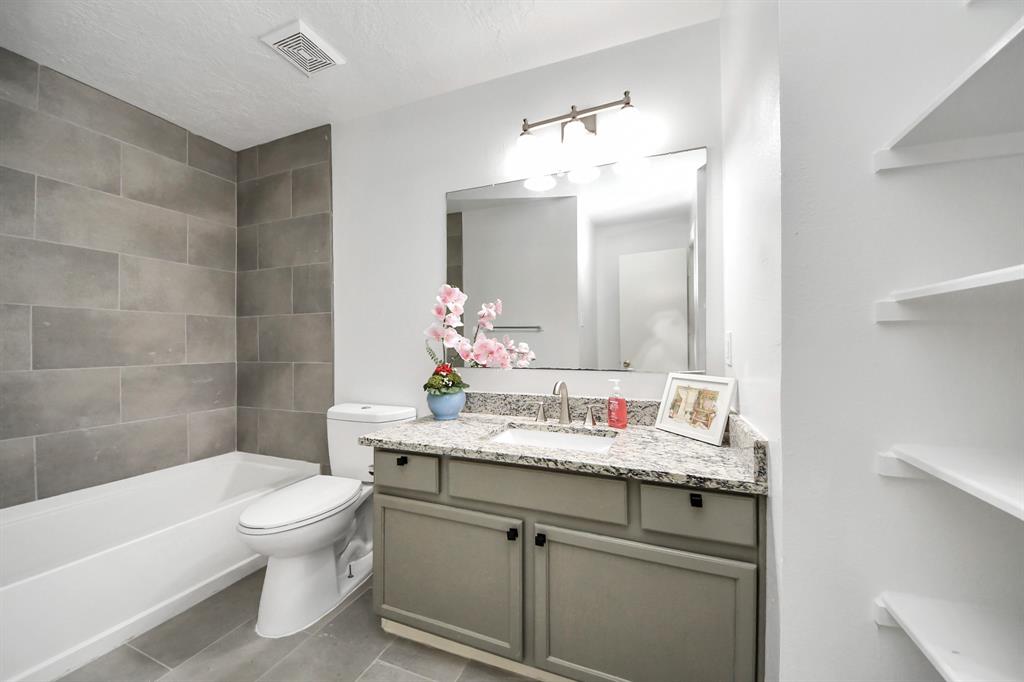 9223 Eaglewood Glen Trail, Houston, Texas image 19