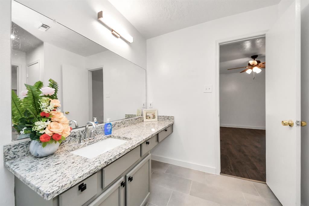 9223 Eaglewood Glen Trail, Houston, Texas image 28