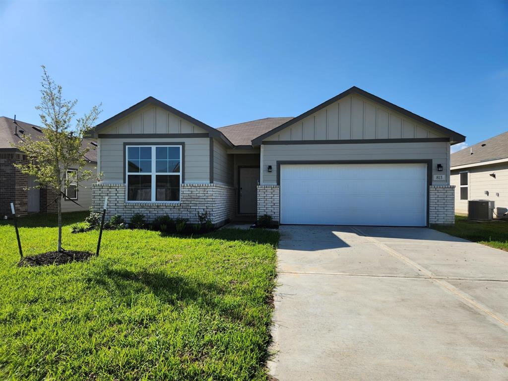 813 Brookside Drive, Dayton, Texas image 2