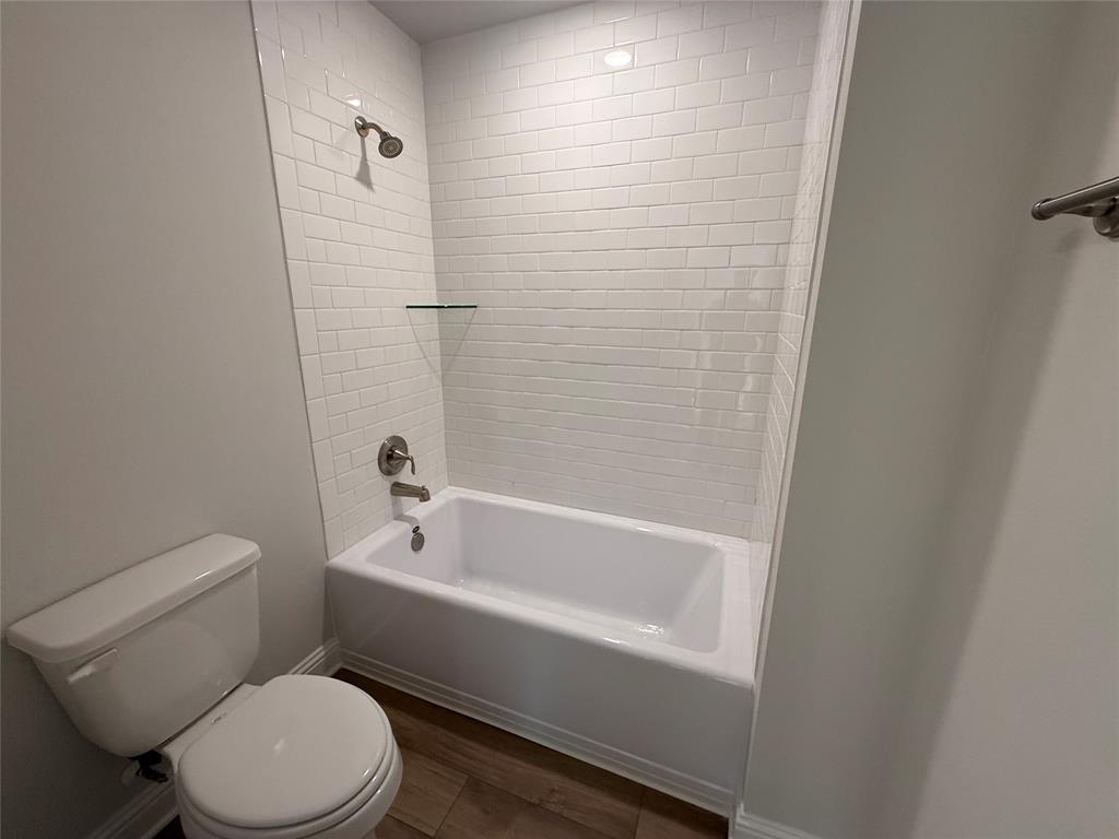 5309 W Bayou Maison Circle, Dickinson, Texas image 18