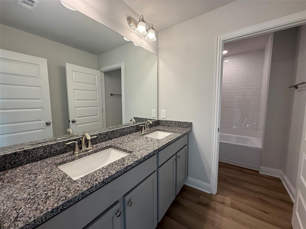 5309 W Bayou Maison Circle, Dickinson, Texas image 17