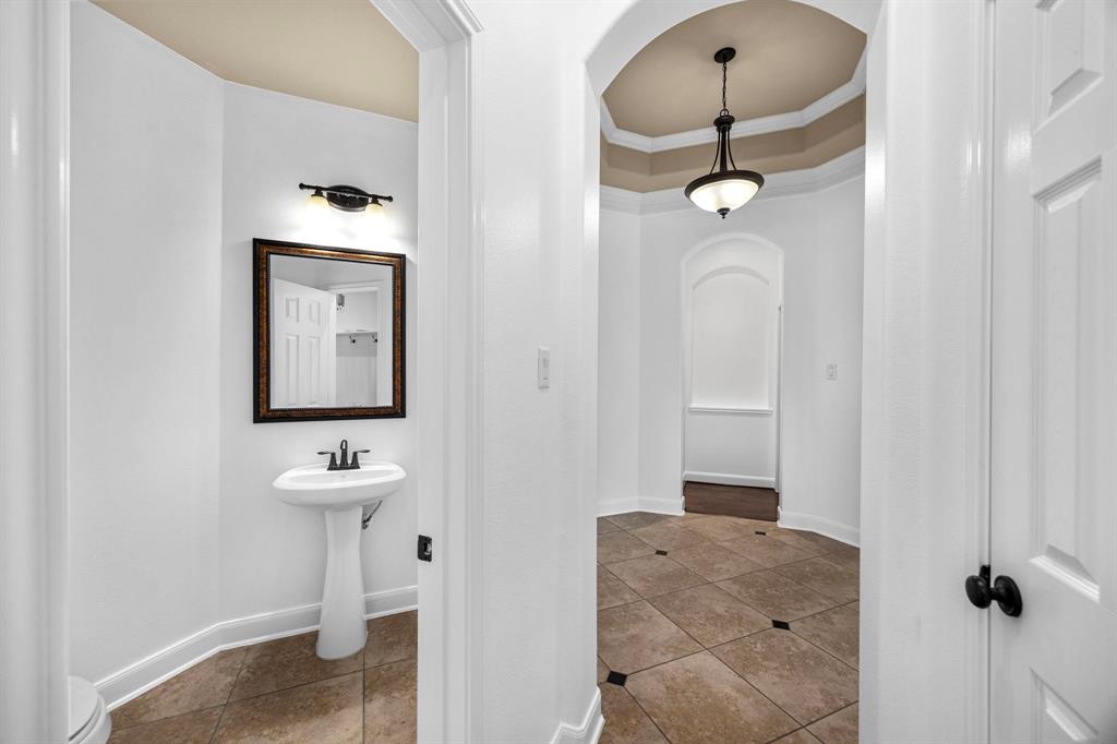 17927 Creek Bluff Lane, Cypress, Texas image 11