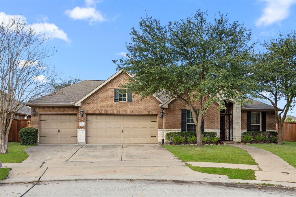 17927 Creek Bluff Lane, Cypress, Texas image 1