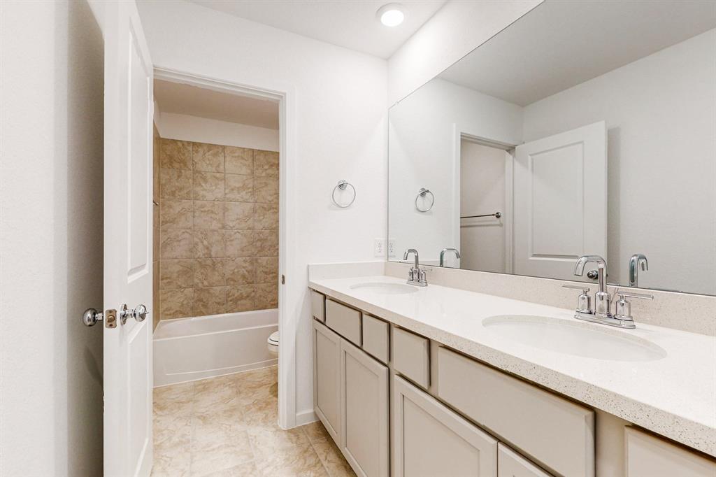 1135 Sugar Drive, Tomball, Texas image 12