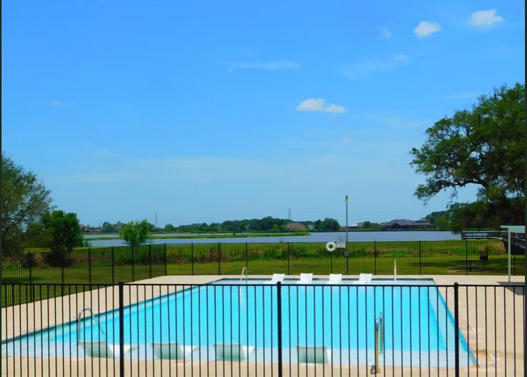 250 Stagecoach Trail, Angleton, Texas image 7