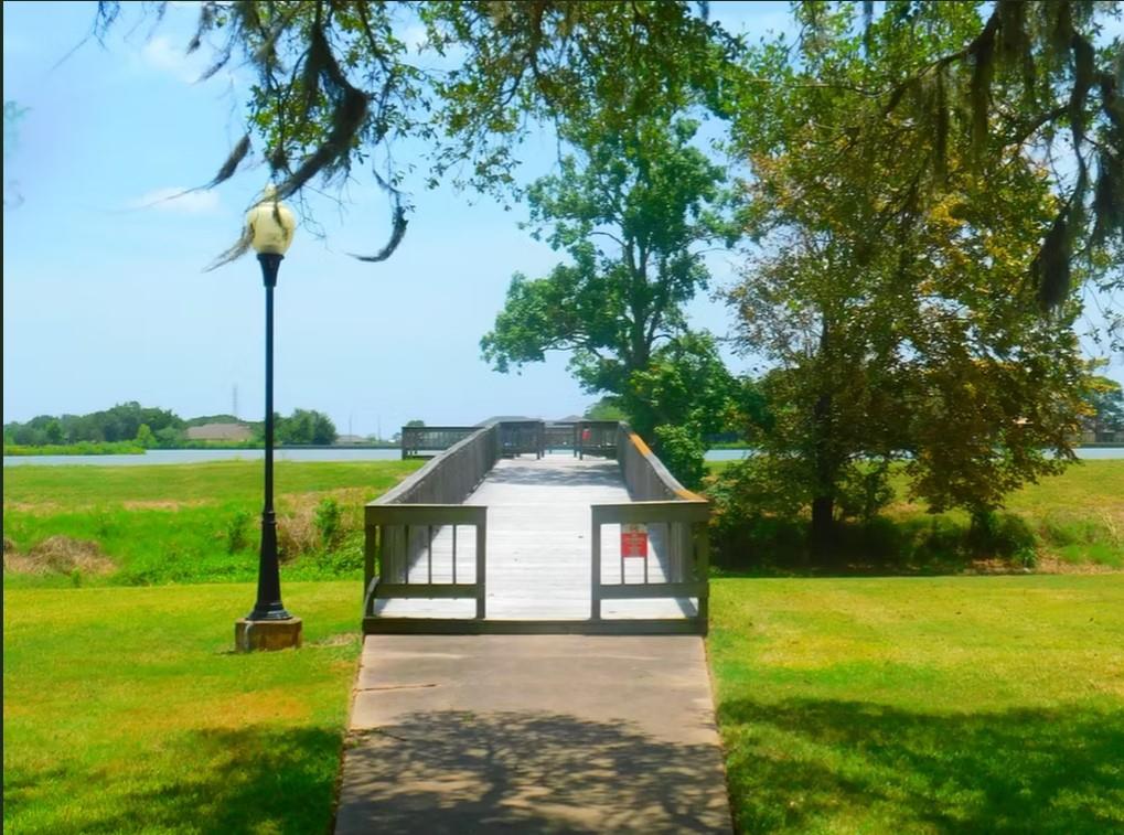 250 Stagecoach Trail, Angleton, Texas image 12