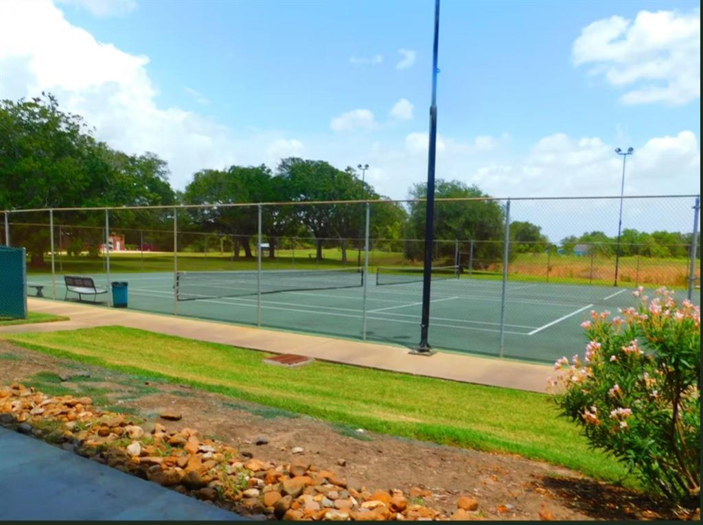 250 Stagecoach Trail, Angleton, Texas image 8