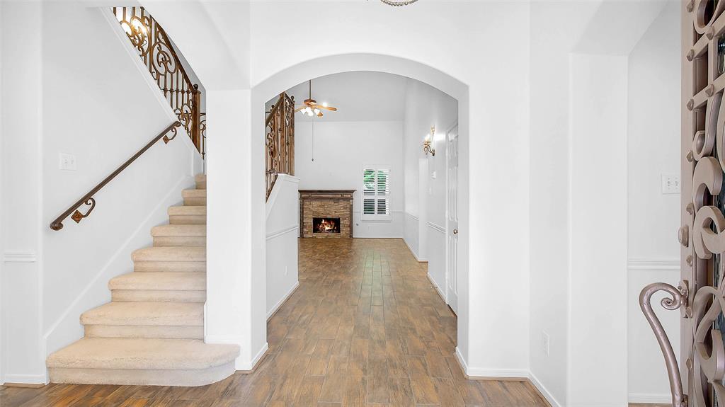3903 Livingston Lake Court, Pearland, Texas image 3