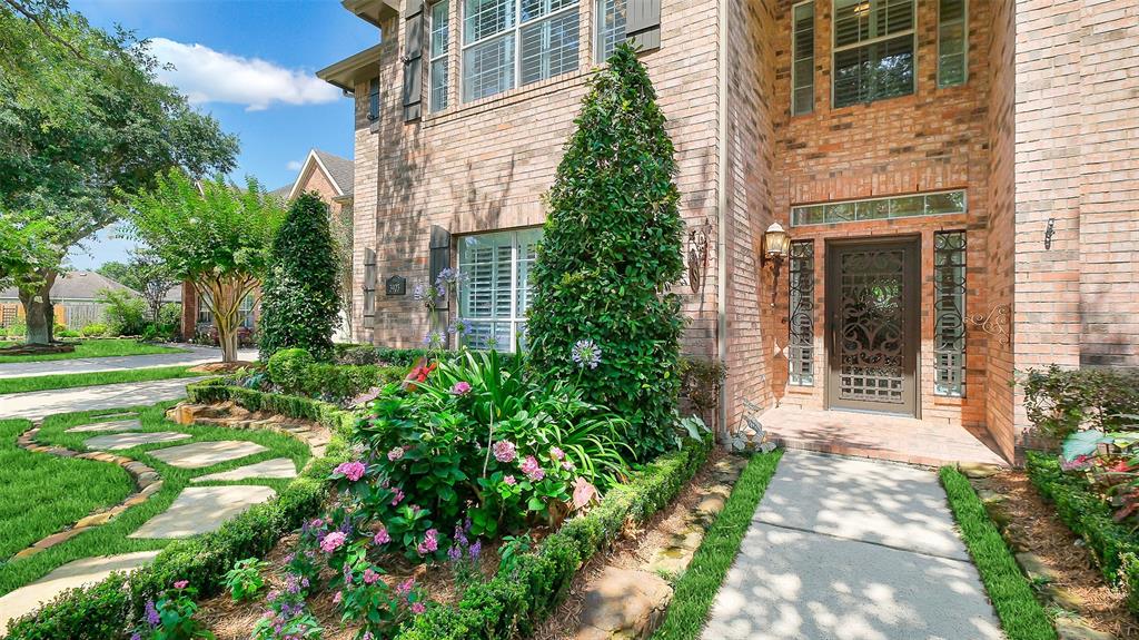 3903 Livingston Lake Court, Pearland, Texas image 2