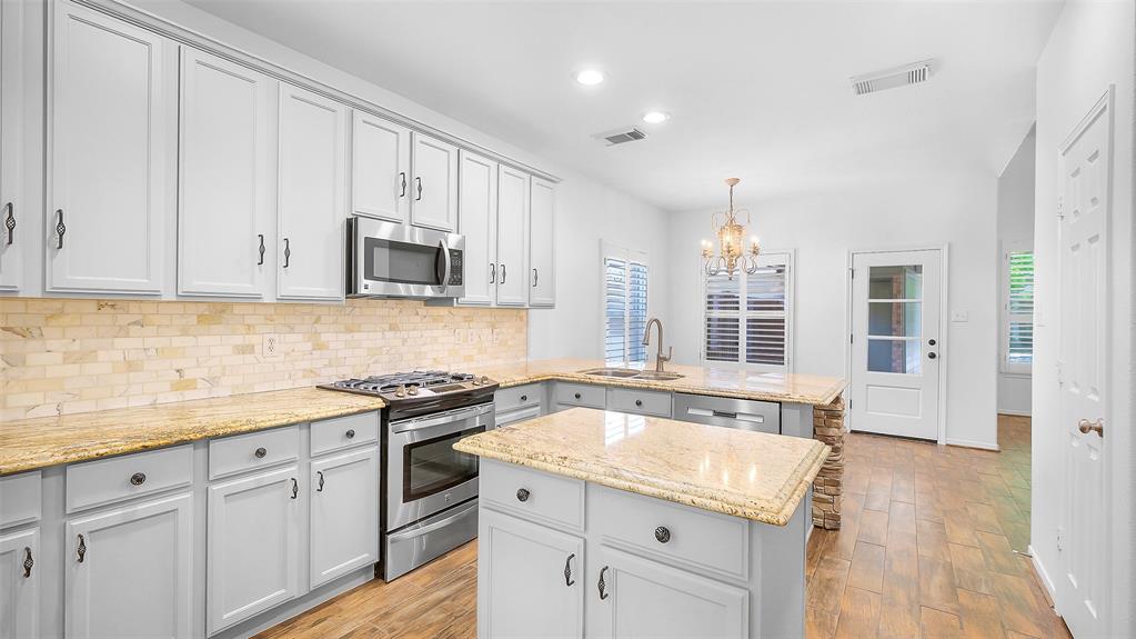 3903 Livingston Lake Court, Pearland, Texas image 11