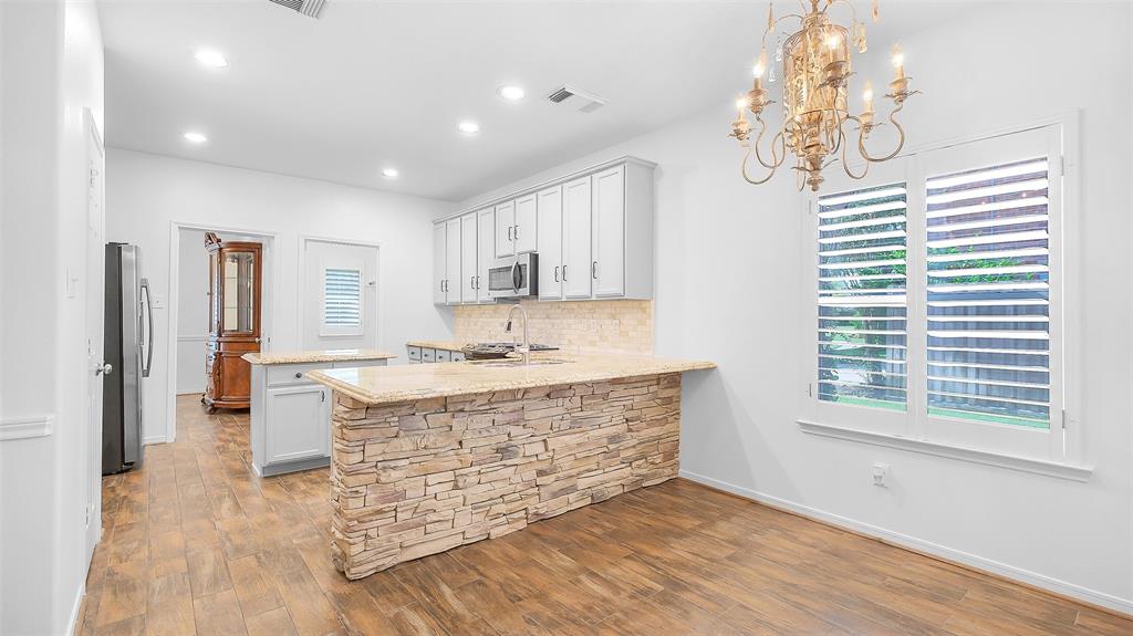 3903 Livingston Lake Court, Pearland, Texas image 9