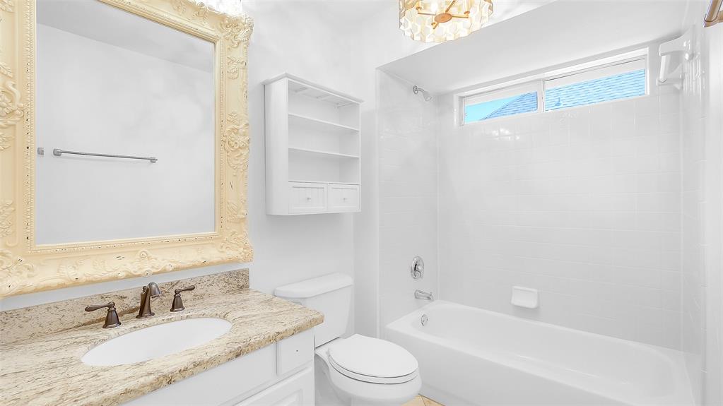 3903 Livingston Lake Court, Pearland, Texas image 27