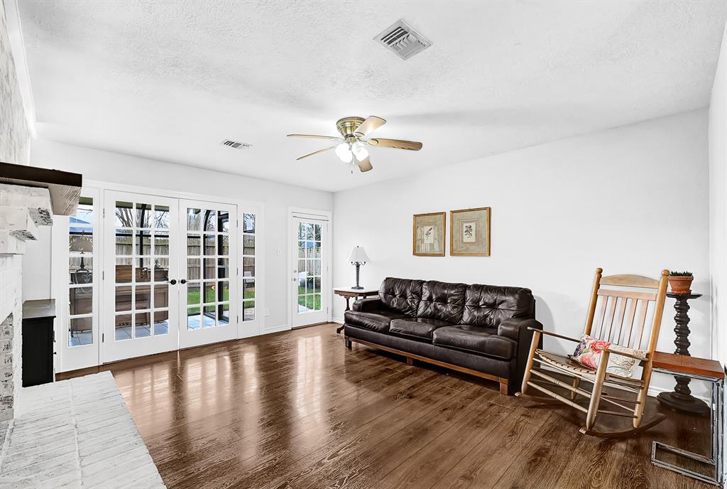 715 Regency Court, Friendswood, Texas image 6