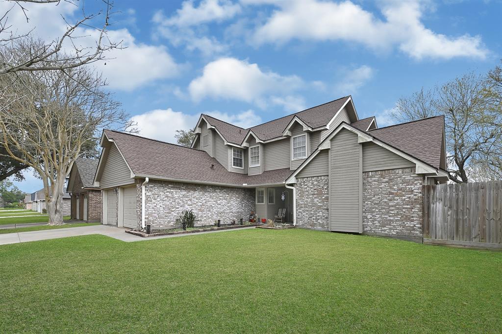 715 Regency Court, Friendswood, Texas image 2
