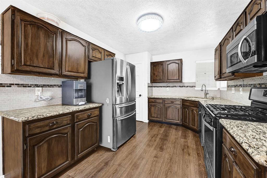 715 Regency Court, Friendswood, Texas image 12