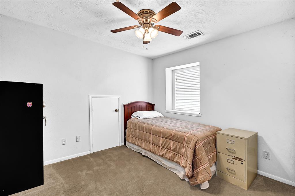 715 Regency Court, Friendswood, Texas image 18