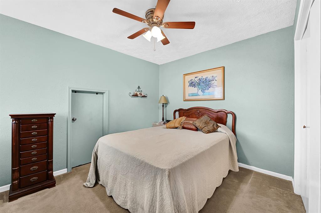 715 Regency Court, Friendswood, Texas image 17