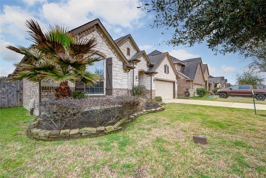 2274 Oakleaf Trail Lane