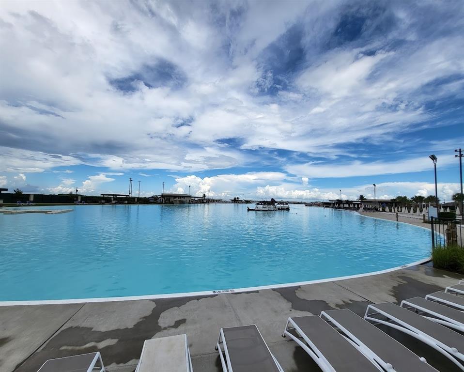 2702 Ballast Green Drive, Texas City, Texas image 18