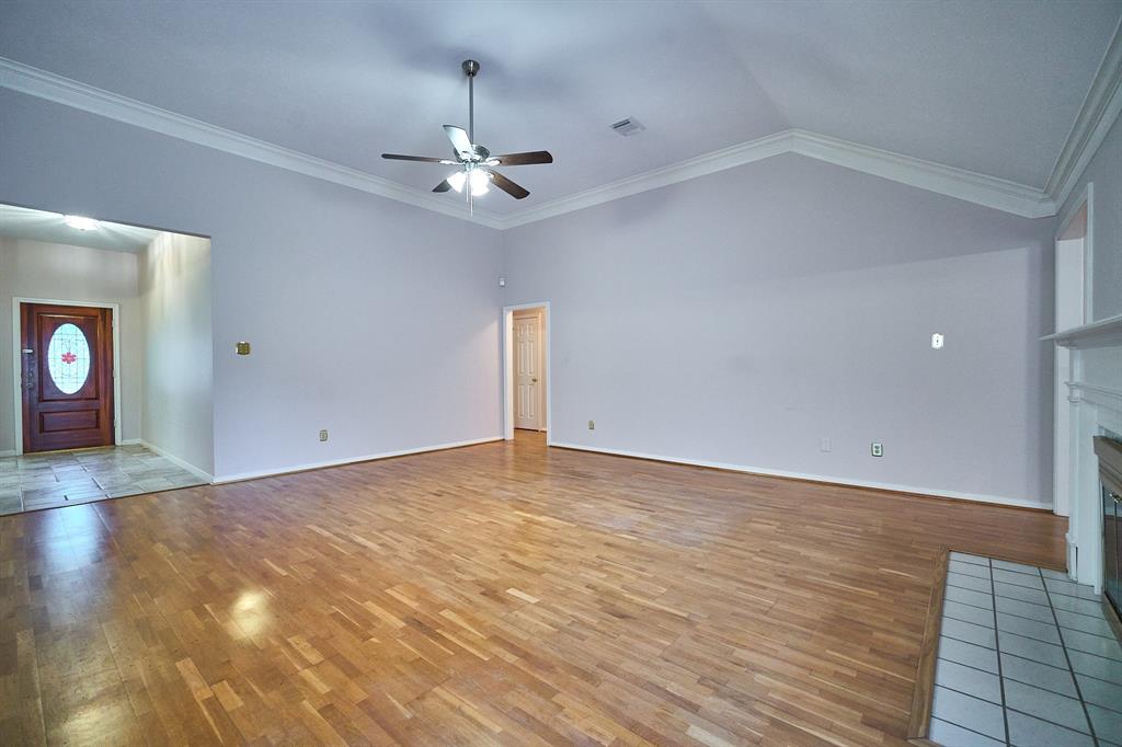 5022 Moss Run Drive, Missouri City, Texas image 7