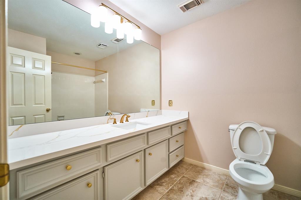 5022 Moss Run Drive, Missouri City, Texas image 14
