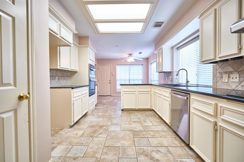 5022 Moss Run Drive, Missouri City, Texas image 10