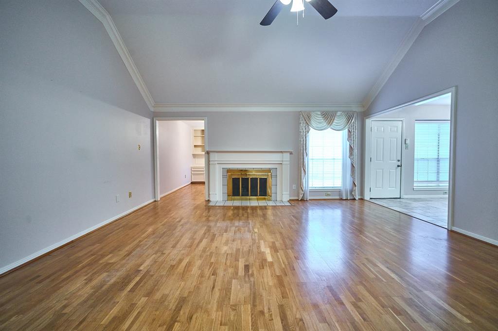 5022 Moss Run Drive, Missouri City, Texas image 5
