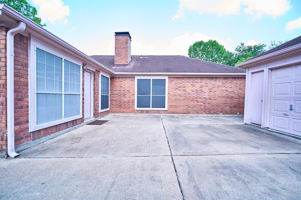 5022 Moss Run Drive, Missouri City, Texas image 24