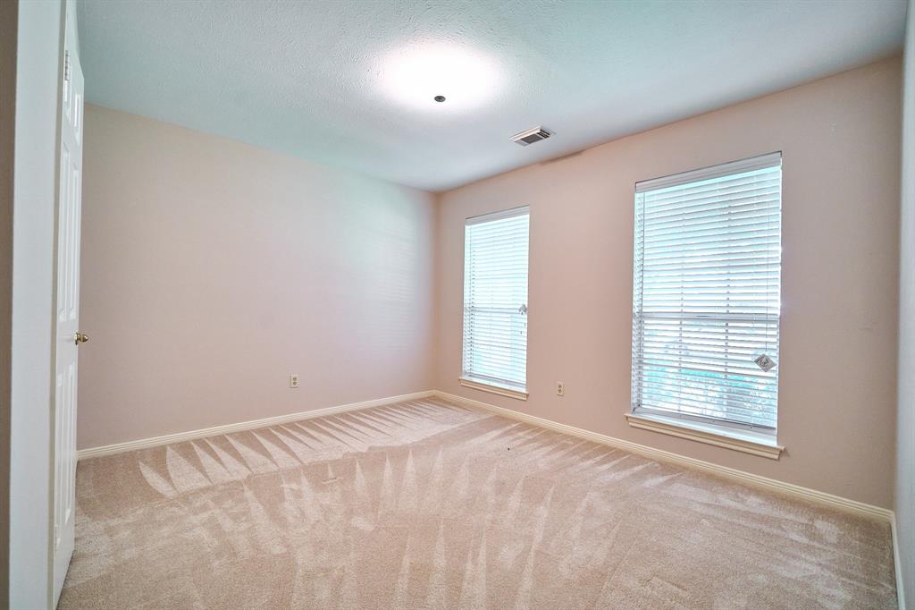 5022 Moss Run Drive, Missouri City, Texas image 12
