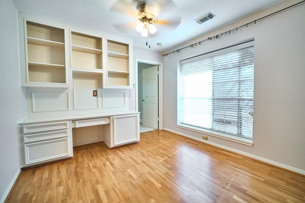 5022 Moss Run Drive, Missouri City, Texas image 16