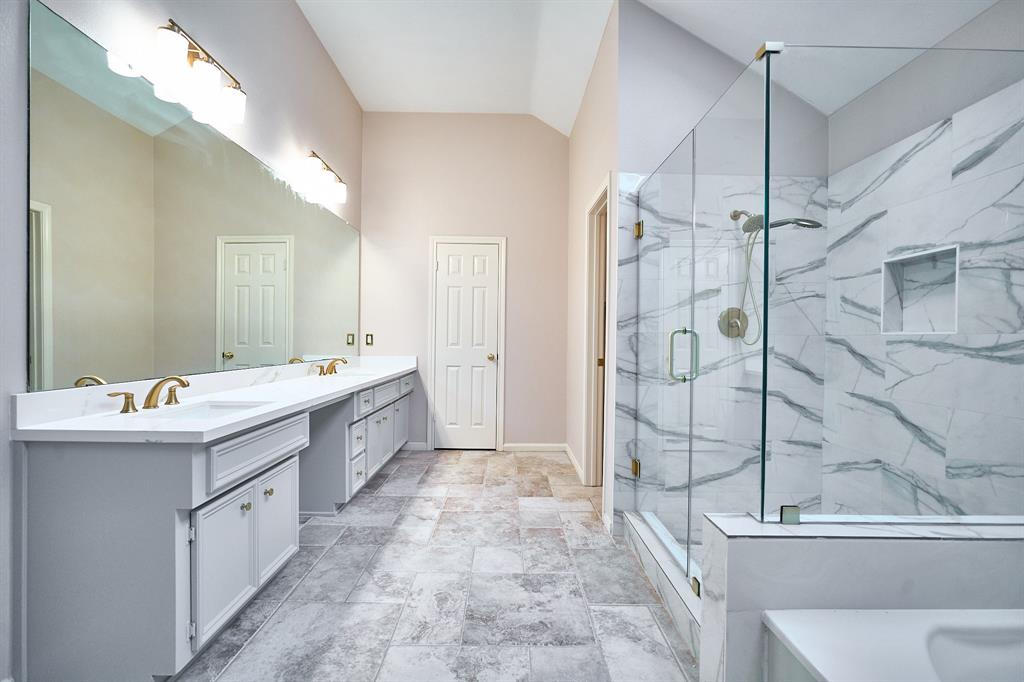 5022 Moss Run Drive, Missouri City, Texas image 20