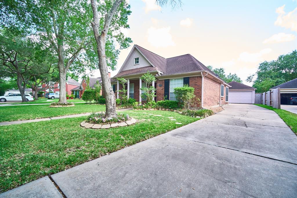 5022 Moss Run Drive, Missouri City, Texas image 1