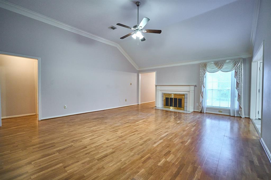 5022 Moss Run Drive, Missouri City, Texas image 4