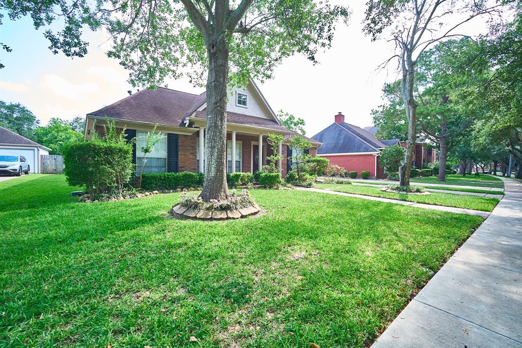 5022 Moss Run Drive, Missouri City, Texas image 23