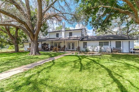 A home in Hallettsville