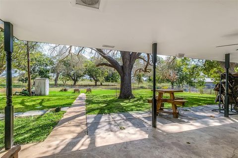 A home in Hallettsville