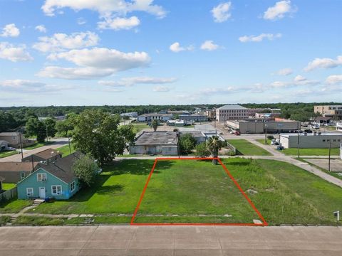 Photo of 0 6th Avenue N, Texas City, TX 77590 (MLS # 12973449)