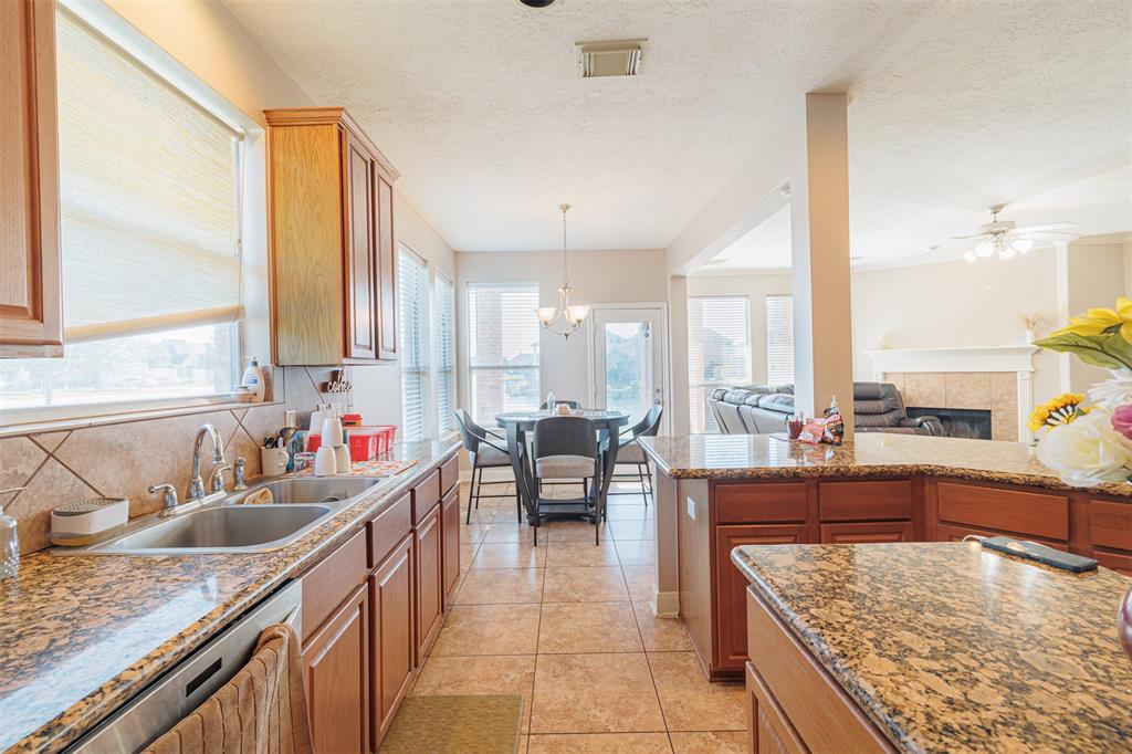 3723 Golden Shores Drive, Missouri City, Texas image 13